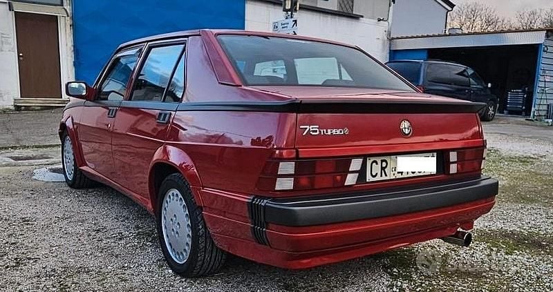 Usata Alfa Romeo 75 Quadrifoglio Verde 155 CV (114 kW) 1989 Rosso Berlina