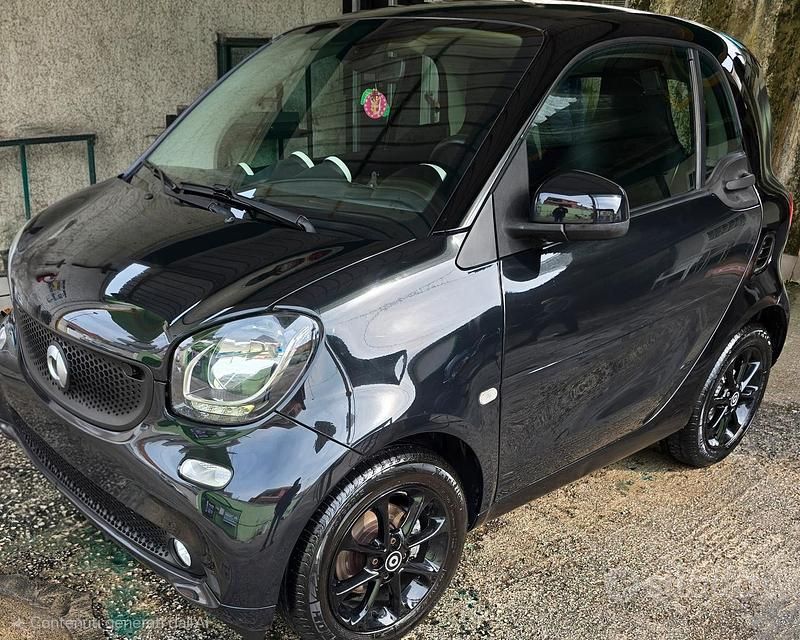 Usata Smart ForFour 71 CV (52 kW) 2016 Nero Utilitaria