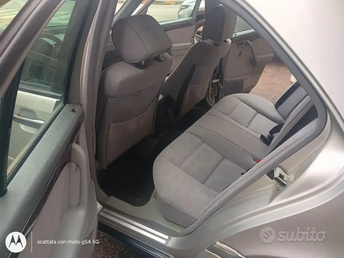 Usata Mercedes C200 Elegance 136 CV (100 kW) 1996 Grigio Berlina