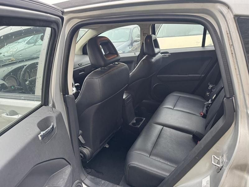 Usata Dodge Caliber SXT 140 CV (102 kW) 2010 Argento Utilitaria