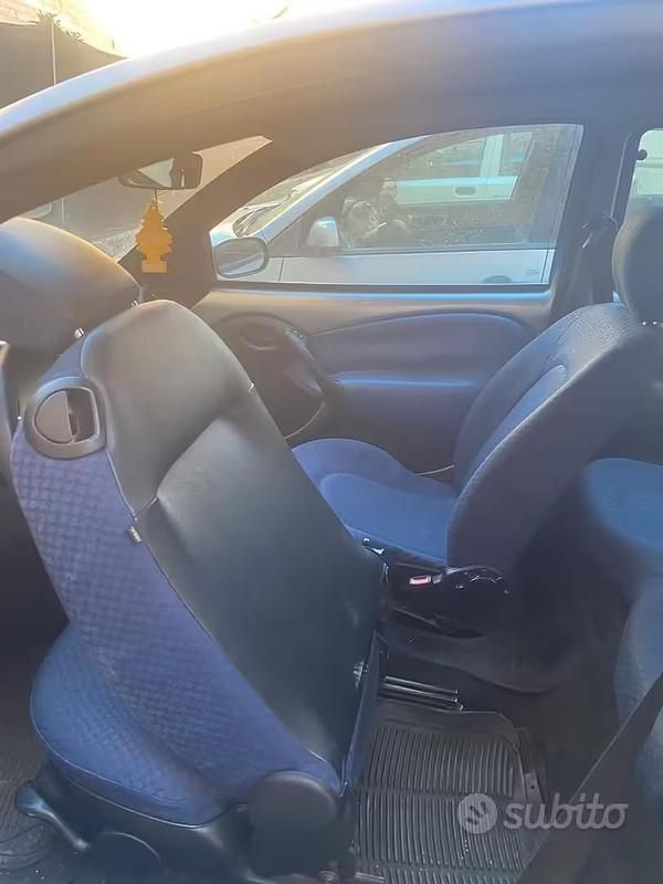 Usata Ford Ka 60 CV (44 kW) 2004 Grigio Utilitaria