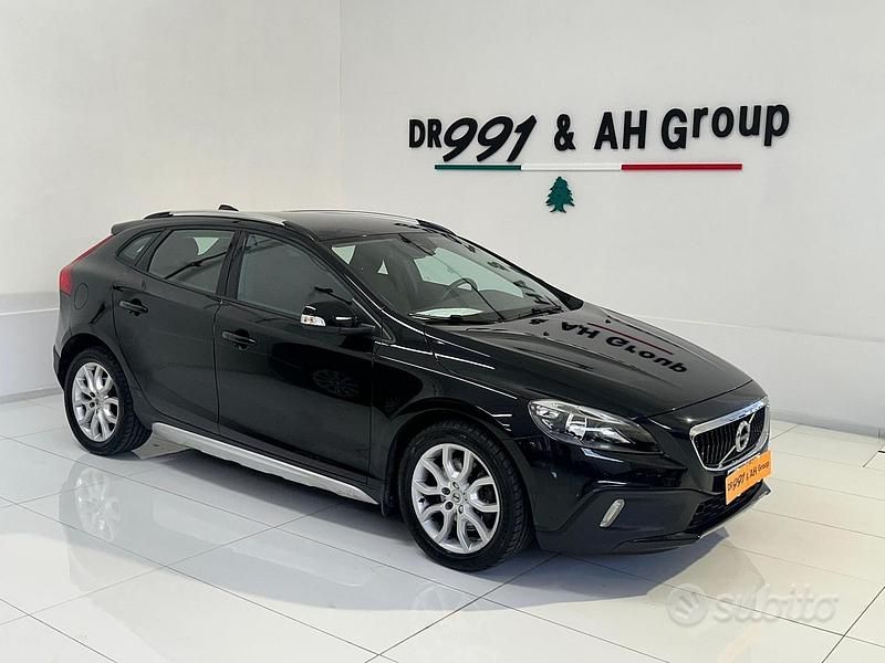 Usata Volvo V40 Business Edition 120 CV (88 kW) 2017 Nero Berlina