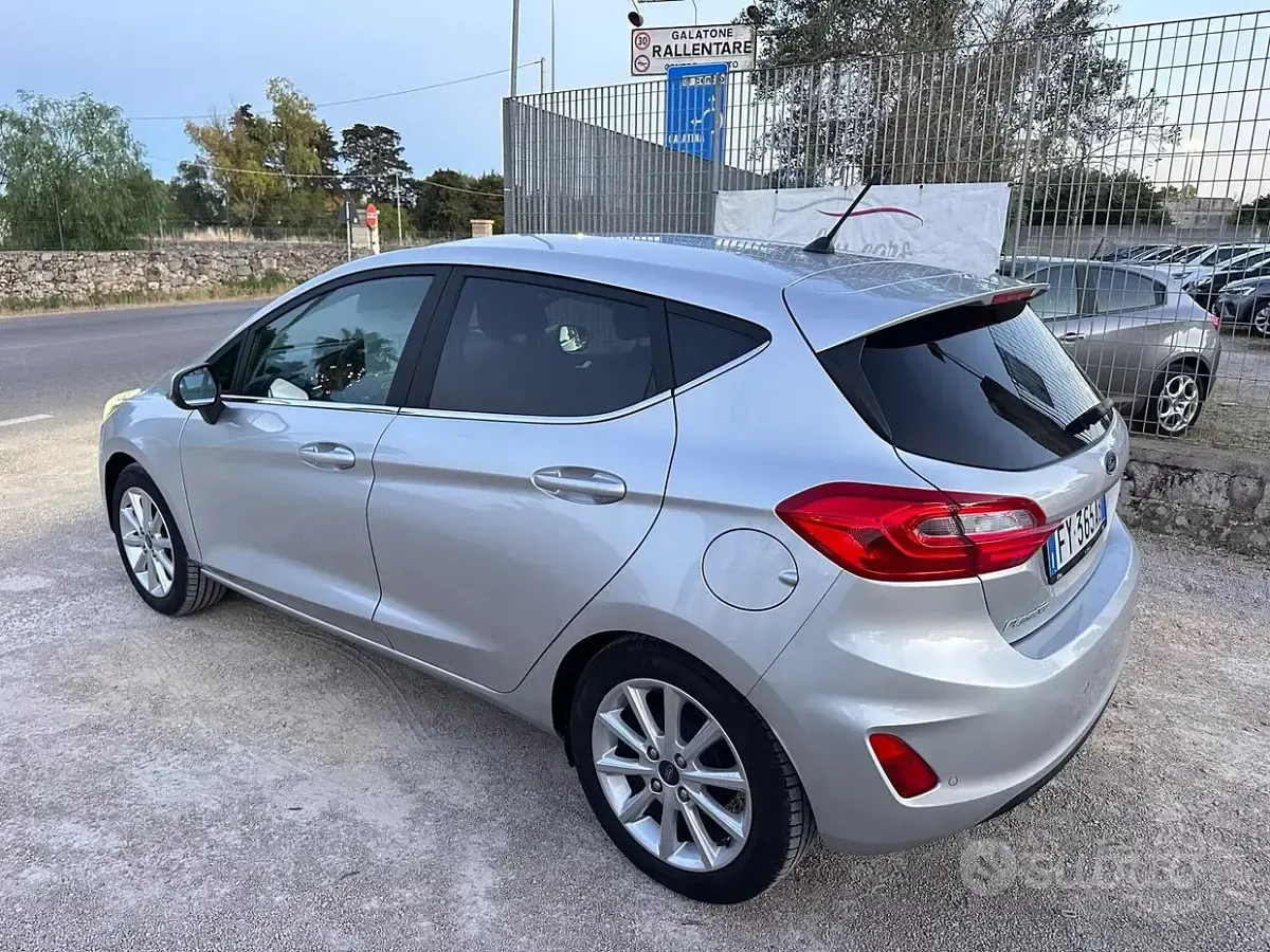 Usata Ford Fiesta Titanium 75 CV (55 kW) 2019 Grigio Utilitaria