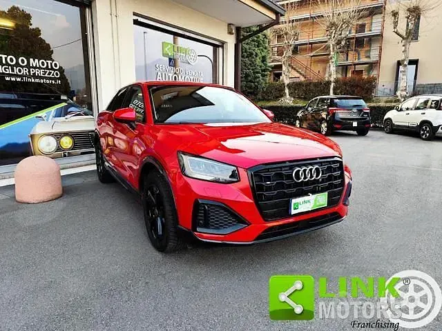 Begagnad Audi Q2 Business 150 HK (110 kW) 2023 Röd SUV