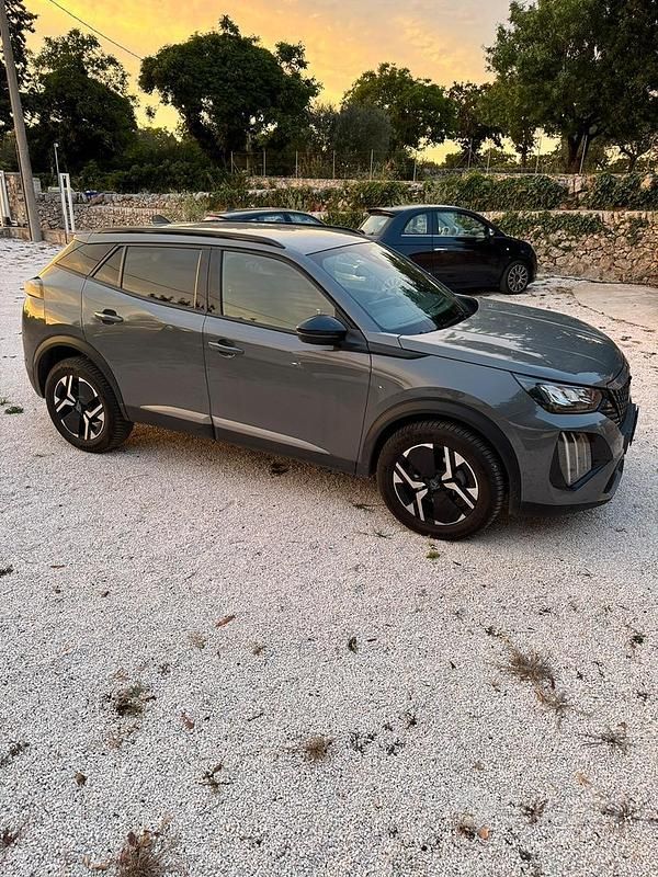 Usata Peugeot 2008 100 CV (73 kW) 2023 SUV
