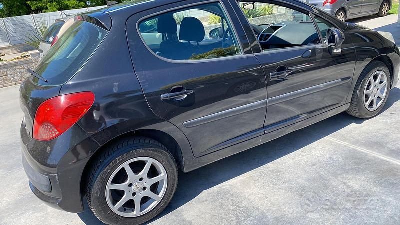 Usata Peugeot 207 75 CV (55 kW) 2006 Nero Utilitaria