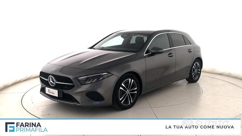 Grigio Nuova 2025 Mercedes A180 Advanced Tre volumi | 30.400 € (Ottimo prezzo) - Immagine 1/4