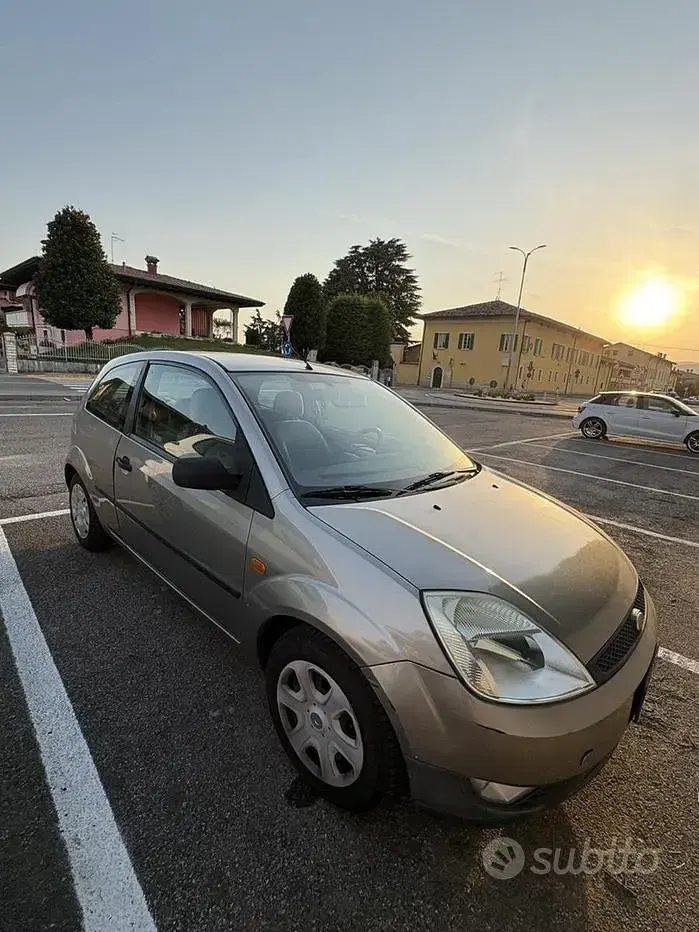 Usata Ford Fiesta 75 CV (55 kW) 2003 Utilitaria