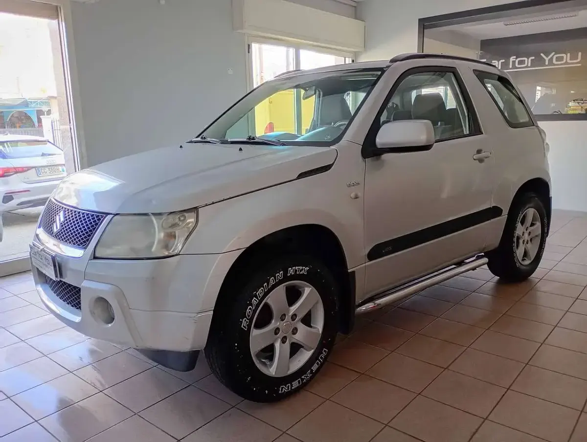 Usata Suzuki Grand Vitara 129 CV (94 kW) 2006 Argento SUV