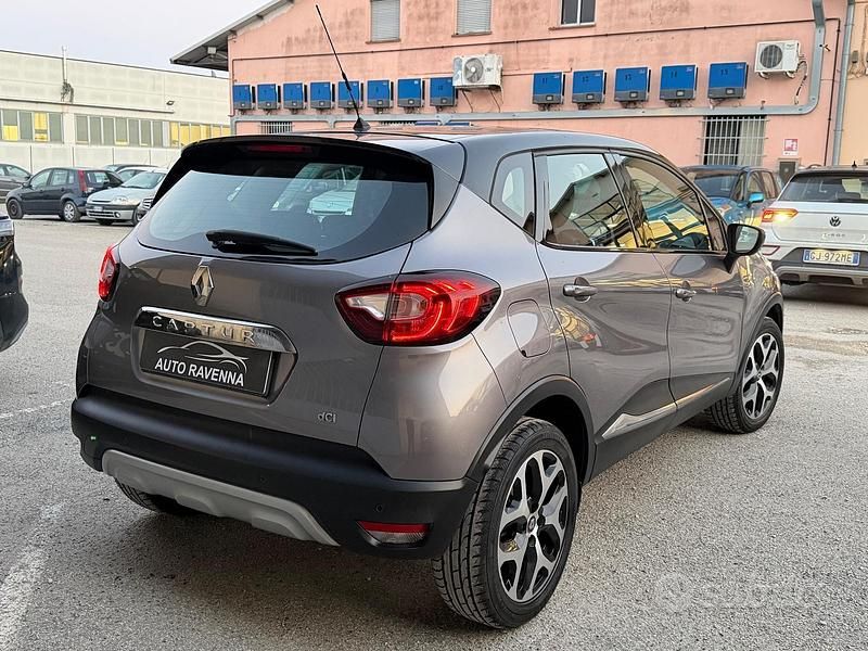 Usata Renault Captur Initiale Paris 110 CV (80 kW) 2018 Grigio SUV