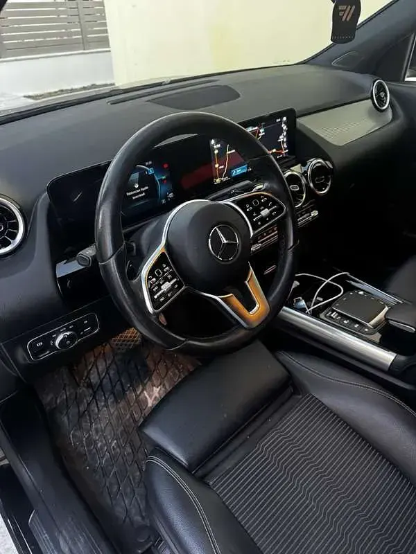 Usado Mercedes GLA200 150 CV (110 kW) 2022 SUV