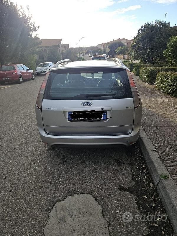 Usata Ford Focus 120 CV (88 kW) 2011 Grigio Station wagon