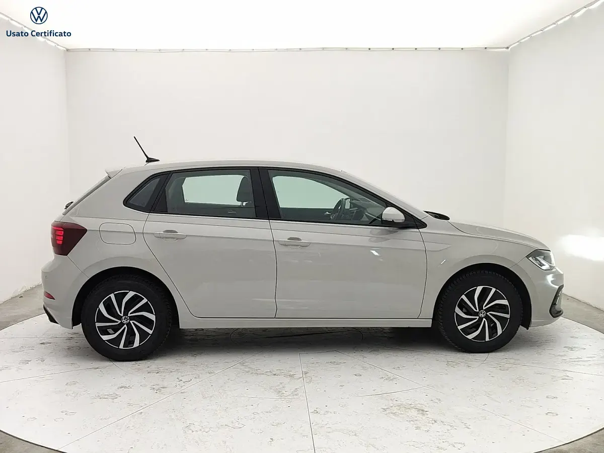 Usata VW Polo Life 95 CV (69 kW) 2023 Beige Utilitaria