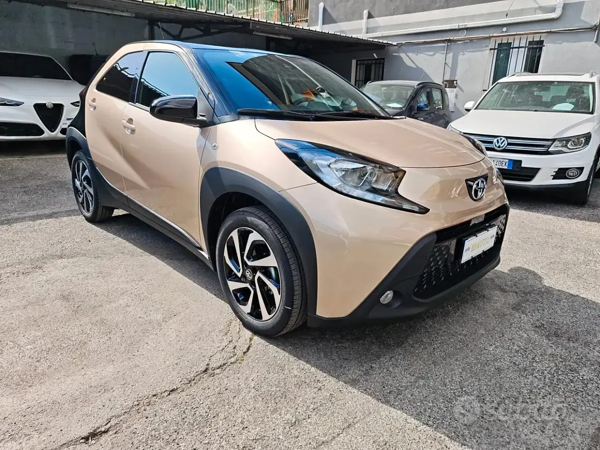 Nuova Toyota Aygo X Premium 72 CV (52 kW) 2025 Marrone SUV