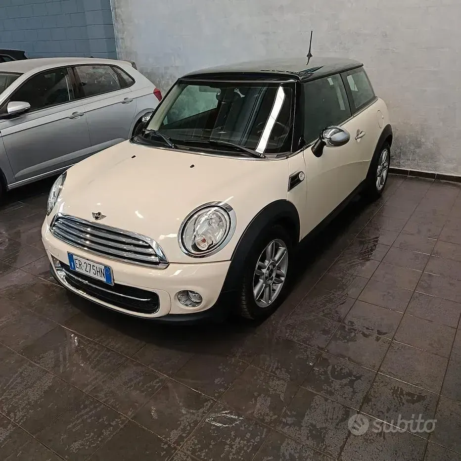 Usata Mini Cooper D Hype 112 CV (82 kW) 2013 Beige Utilitaria