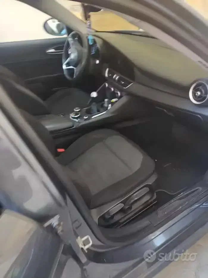 Usata Alfa Romeo Giulia 150 CV (110 kW) 2016 Grigio Berlina
