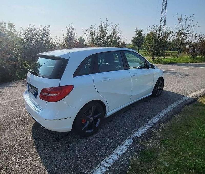 Usata Mercedes B180 Premium 109 CV (80 kW) 2013 Bianco Monovolume