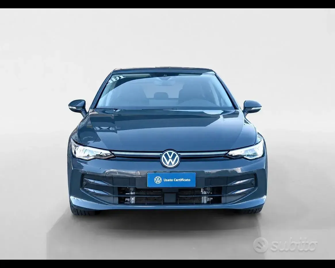 Usata VW Golf VIII Life 150 CV (110 kW) 2025 Grigio Berlina
