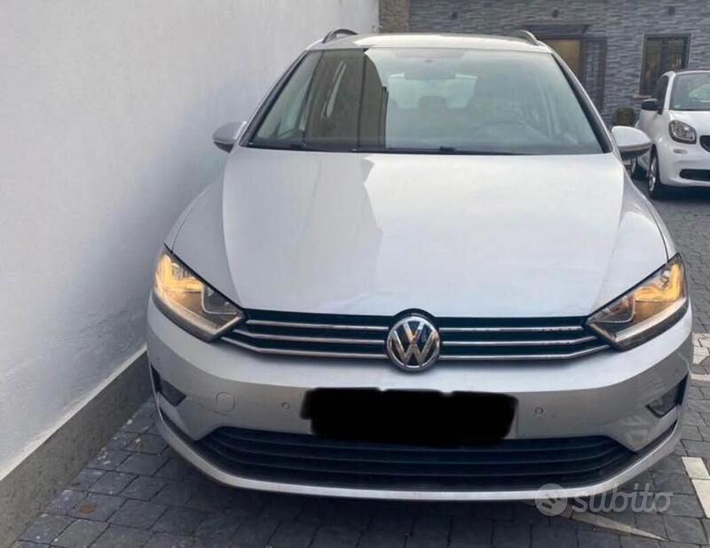 Grigio Usata 2017 VW Golf Sportsvan Monovolume | 9000 € (Buon prezzo) - Immagine 1/4
