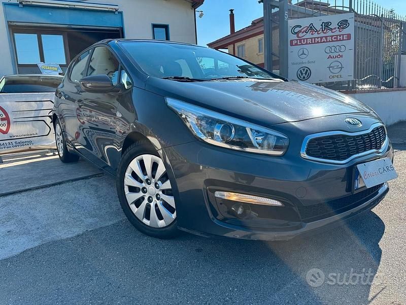 Usado Kia Ceed Active 110 CV (80 kW) 2016 Gris Utilitario