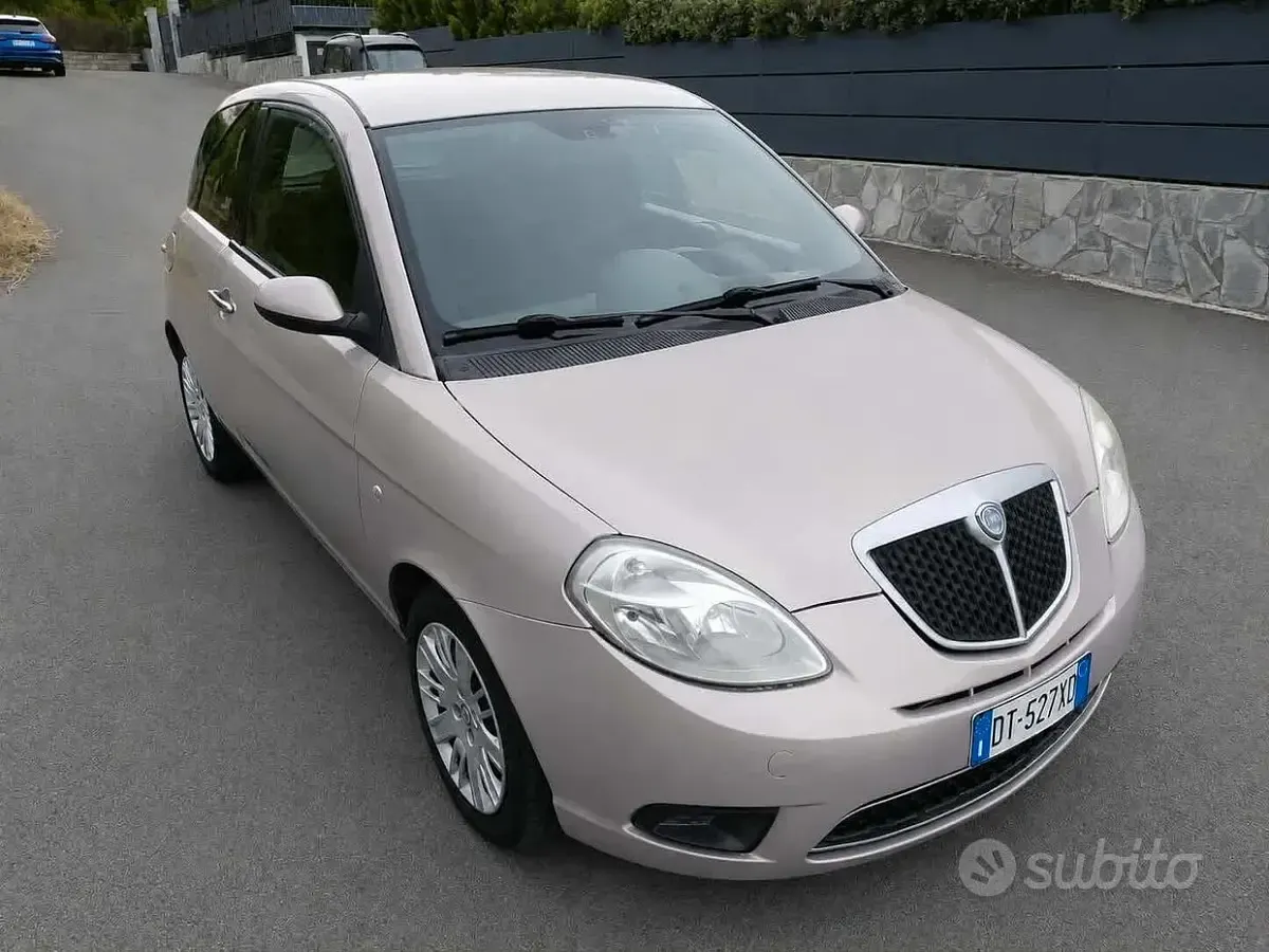 Usata Lancia Ypsilon 60 CV (44 kW) 2009 Grigio Utilitaria