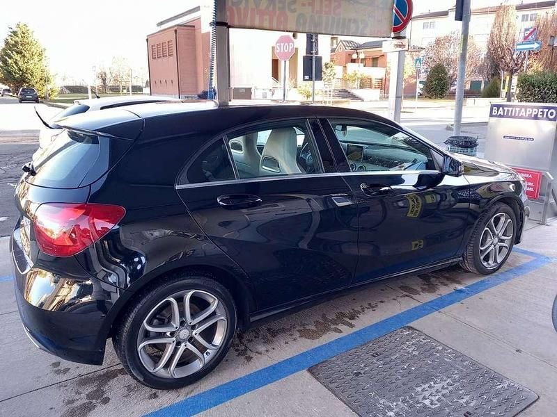 Usata Mercedes A180 109 CV (80 kW) 2016 Nero Berlina