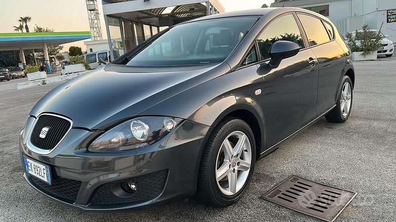 Usata Seat Leon 90 CV (66 kW) 2011 Nero Utilitaria