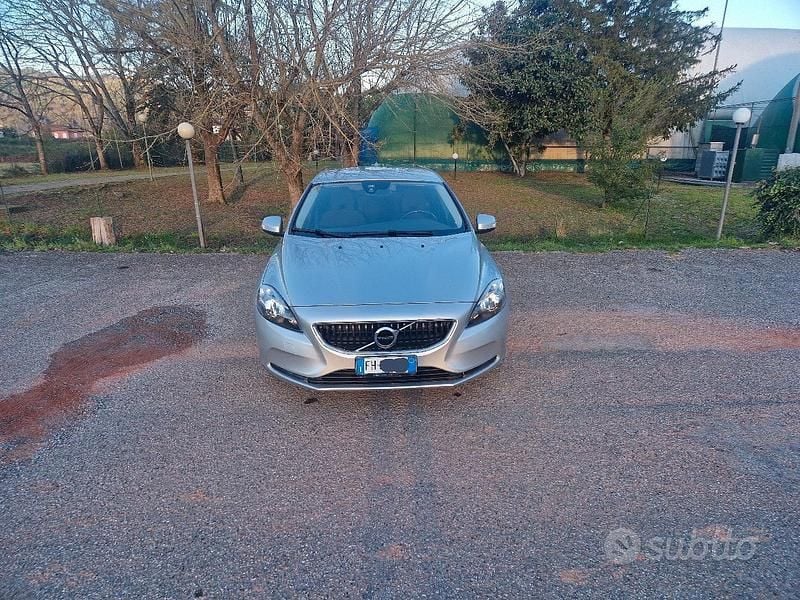 Usata Volvo V40 Business Edition 120 CV (88 kW) 2017 Grigio Berlina