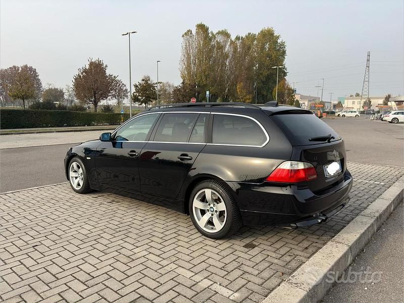Usata BMW 525 177 CV (130 kW) 2005 Nero Station wagon