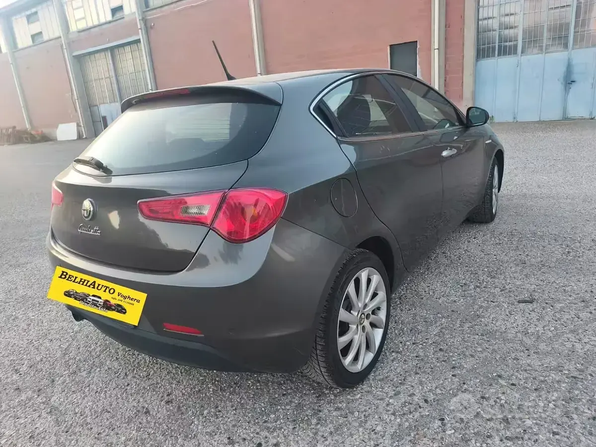 Usata Alfa Romeo Giulietta 120 CV (88 kW) 2012 Grigio Utilitaria