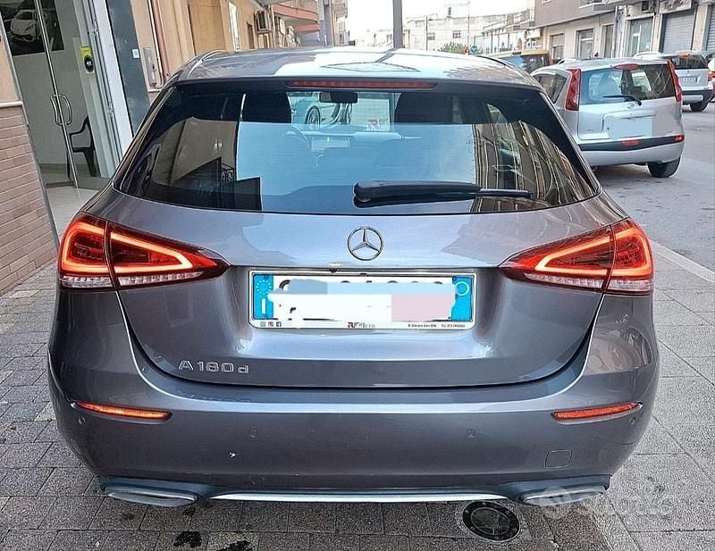 Usata Mercedes A180 116 CV (85 kW) 2020 Grigio Berlina