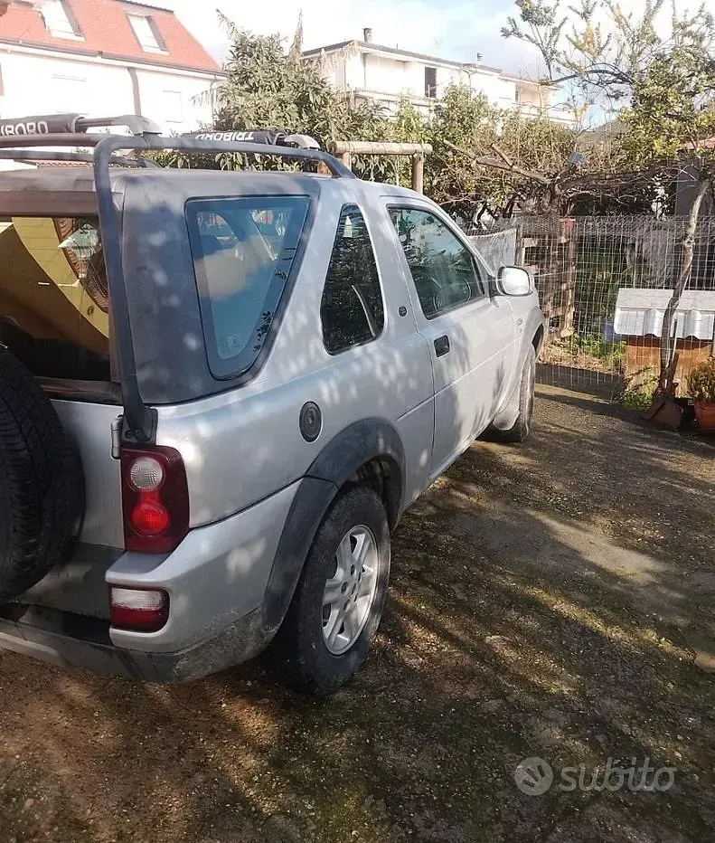 Usata Land Rover Freelander 111 CV (81 kW) 2004 Grigio SUV