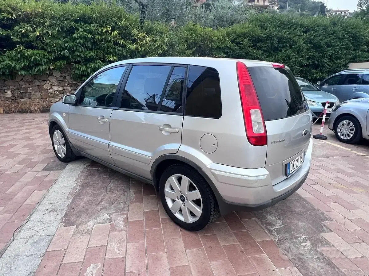 Usata Ford Fusion Titanium 90 CV (66 kW) 2008 Grigio Utilitaria