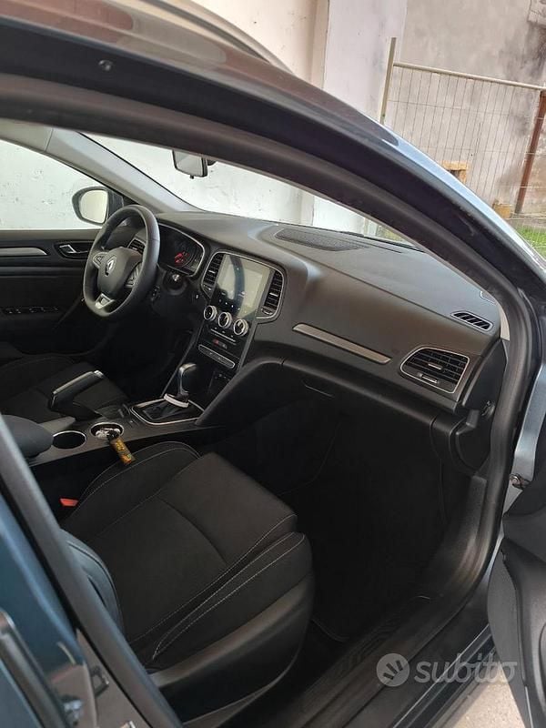 Usata Renault Mégane IV Business 116 CV (85 kW) 2022 Grigio Station wagon