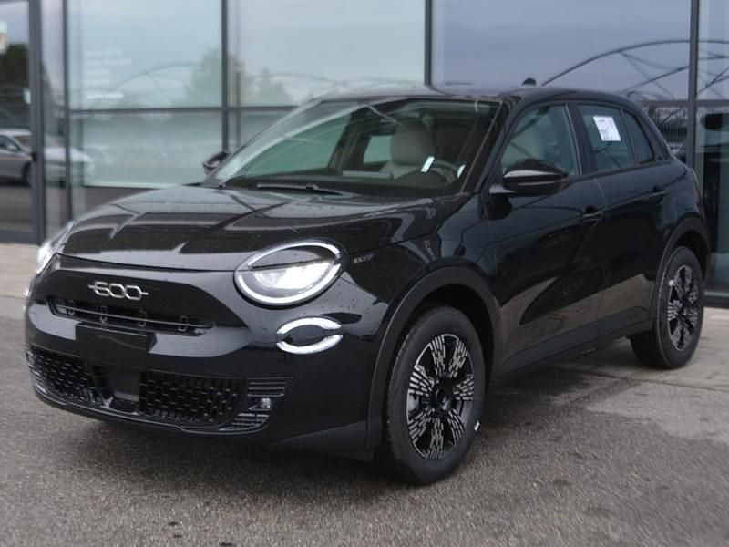 Nero Nuova 2025 Fiat 600 Icon SUV | 24.200 € - Immagine 1/4