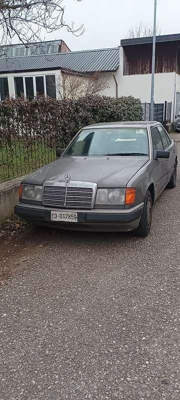Usata Mercedes 200 122 CV (89 kW) 1993 Bronzo Berlina