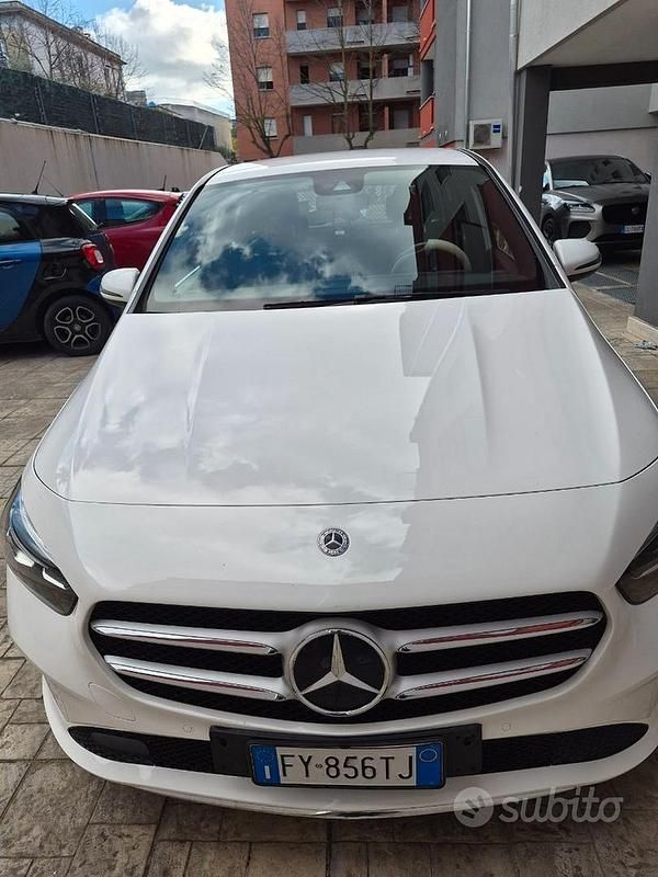 Usata 2019 Mercedes 180 Tre volumi | 18.300 € - Immagine 1/4