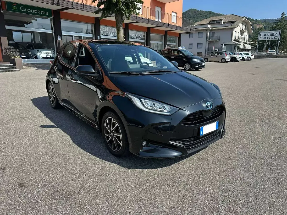Usata Toyota Yaris Hybrid Trend 116 CV (85 kW) 2022 Nero Berlina