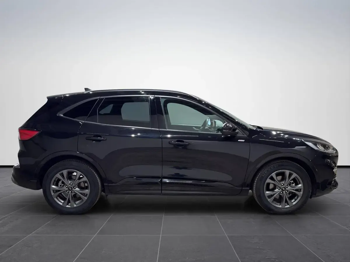 Usata Ford Kuga ST-Line 190 CV (139 kW) 2023 Blu SUV