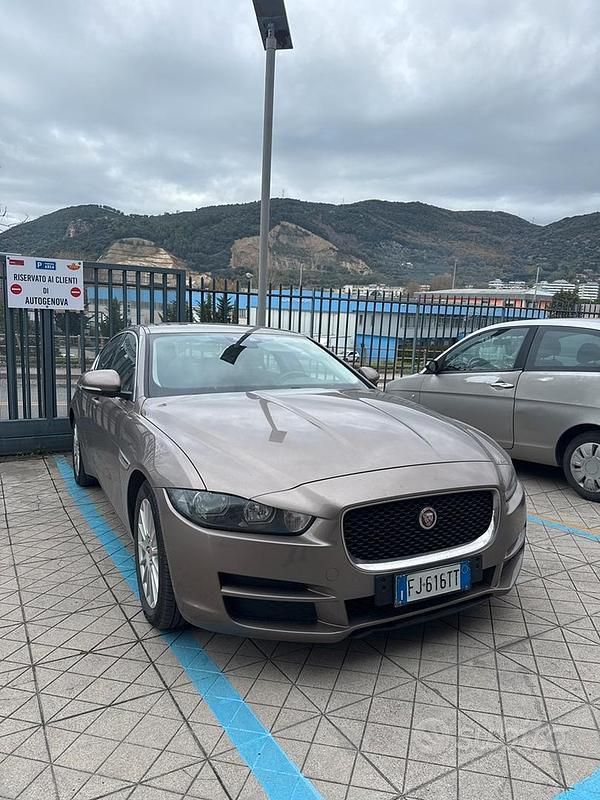 Usata Jaguar XE Pure 163 CV (119 kW) 2017 Marrone Berlina