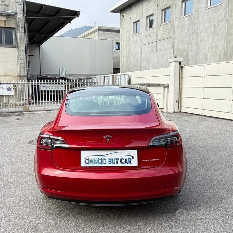 Usata Tesla Model 3 366 kW (498 CV) 2022 Rosso Berlina