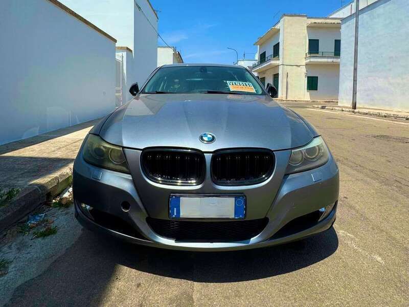 Grigio Usata 2009 BMW 320 Station wagon | 2000 € (Super prezzo) - Immagine 1/4