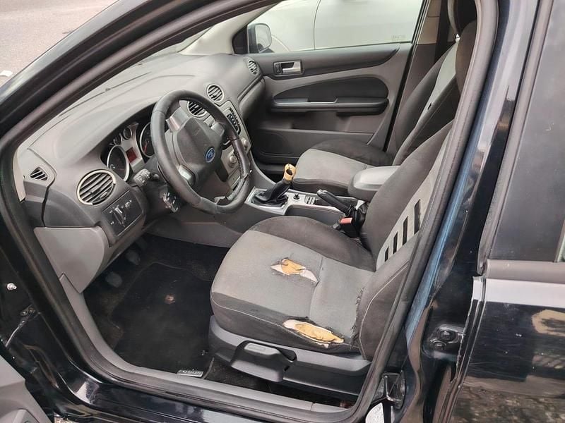 Usata Ford Focus 110 CV (80 kW) 2010 Nero Station wagon