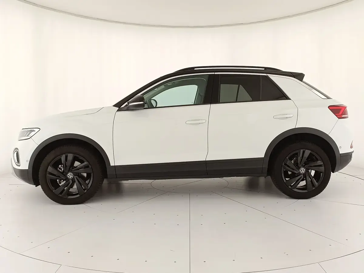 Usata VW T-Roc Life 150 CV (110 kW) 2025 Pure white nero SUV
