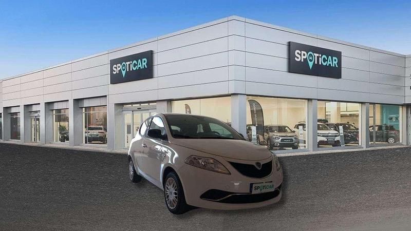 Usata Lancia Ypsilon Gold 77 CV (56 kW) 2017 Bianco Utilitaria