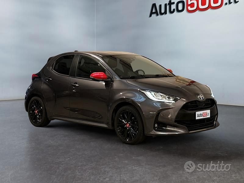 Usata Toyota Yaris Hybrid 92 CV (67 kW) 2021 Grigio Berlina