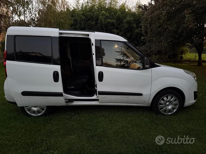Usata Opel Combo 120 CV (88 kW) 2012 Bianco SUV