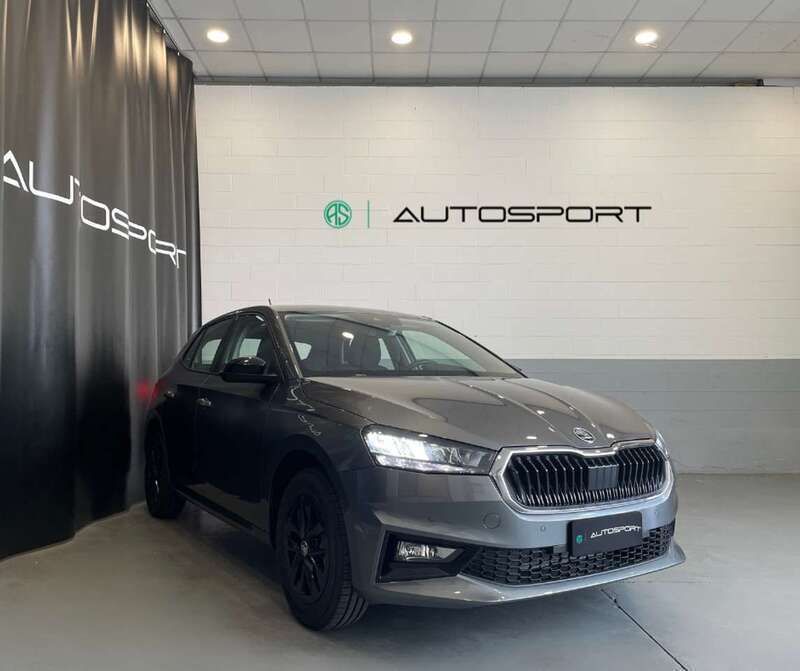 Grigio Nuova 2025 Skoda Fabia Due volumi | 19.500 € (Buon prezzo) - Immagine 1/4