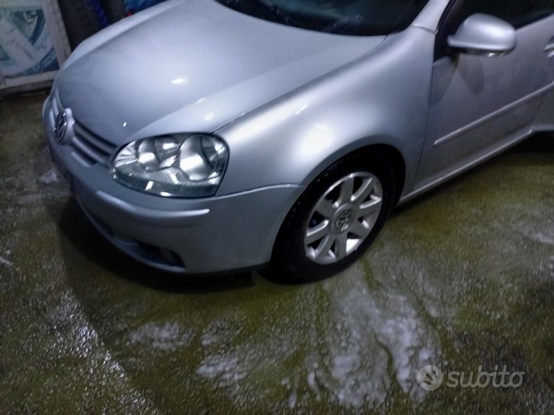 Usata 2004 VW Golf V Tre volumi | 1850 € (Super prezzo) - Immagine 1/4