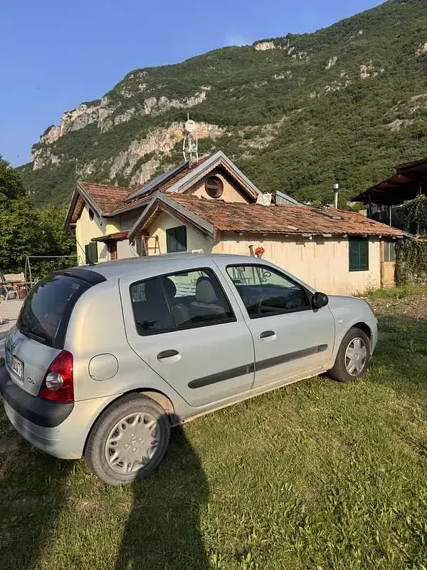 Usata Renault Clio II Dynamique 75 CV (55 kW) 2004 Berlina